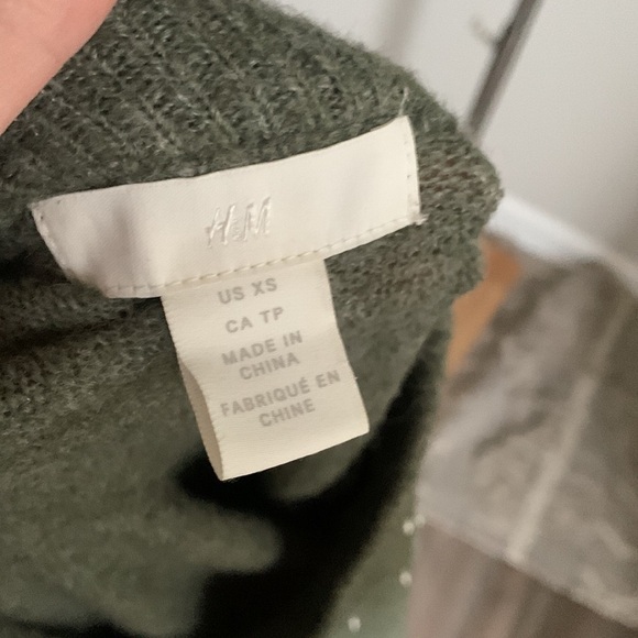 H&M wool blend sweater with pearl detail green size xs - Picture 4 of 6
